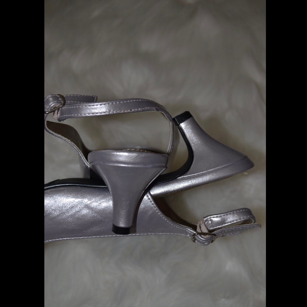 Silver heels - Picture 5 of 5